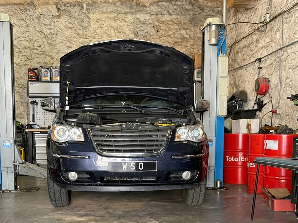 Garage automobile, intérieur